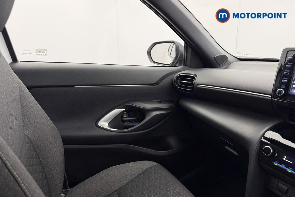 Toyota Yaris Cross Design Automatic Petrol-Electric Hybrid Estate - Stock Number (1613617) - 18th supplementary image