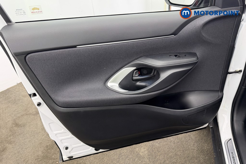 Toyota Yaris Cross Design Automatic Petrol-Electric Hybrid Estate - Stock Number (1613617) - 33rd supplementary image