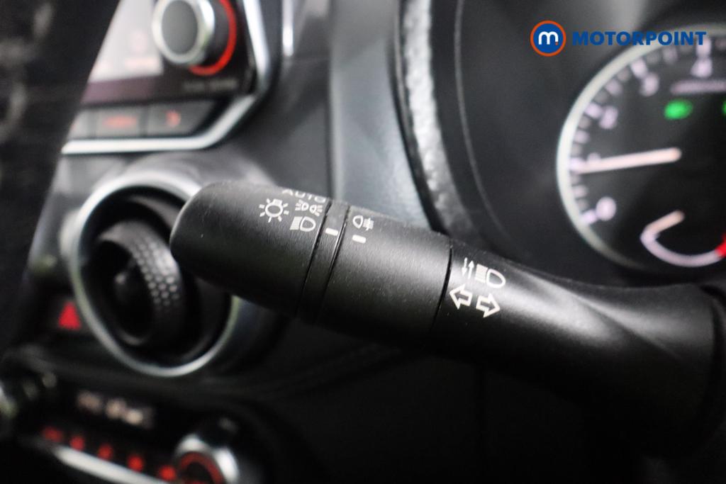 Nissan Juke N-Connecta Manual Petrol SUV - Stock Number (1614597) - 8th supplementary image