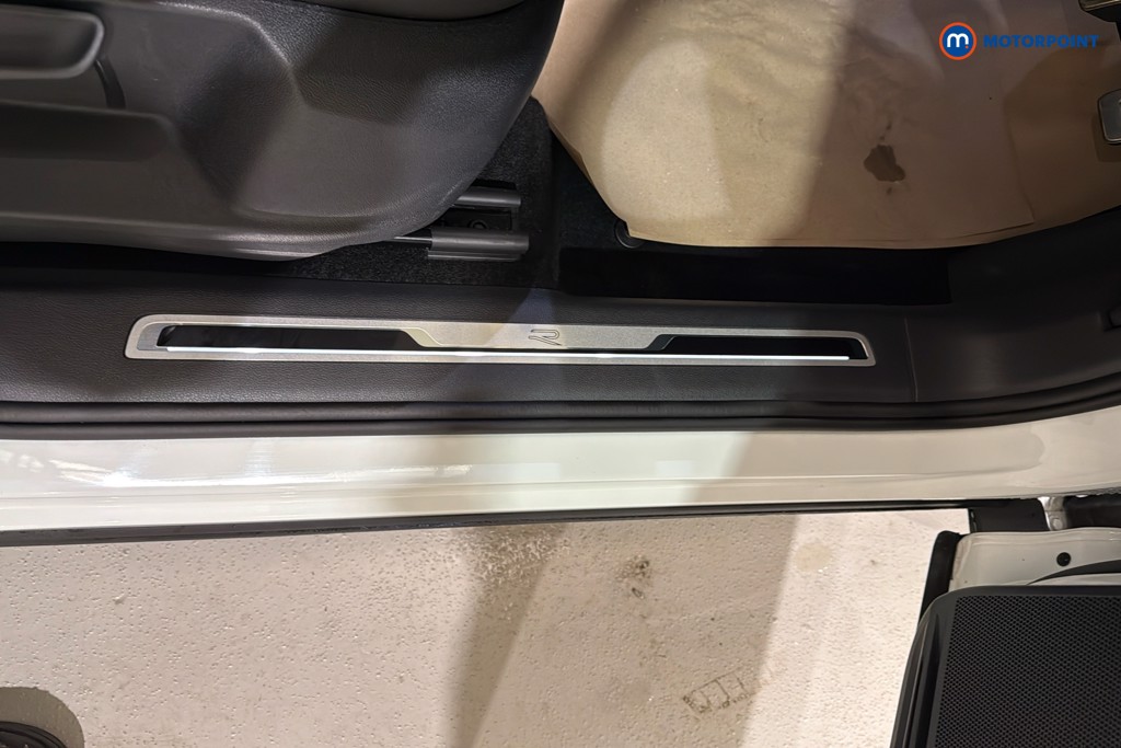 Volkswagen Tiguan R-Line Automatic Petrol Plug-In Hybrid SUV - Stock Number (1604659) - 27th supplementary image