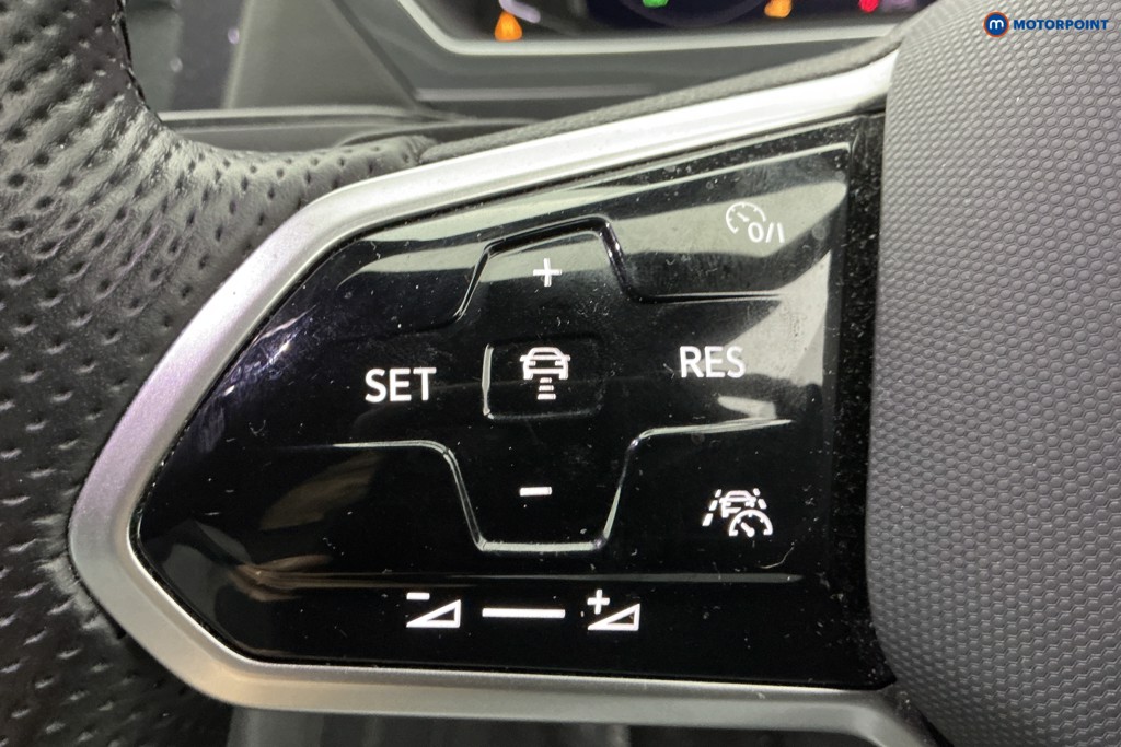 Volkswagen Tiguan R-Line Automatic Petrol SUV - Stock Number (1606526) - 23rd supplementary image