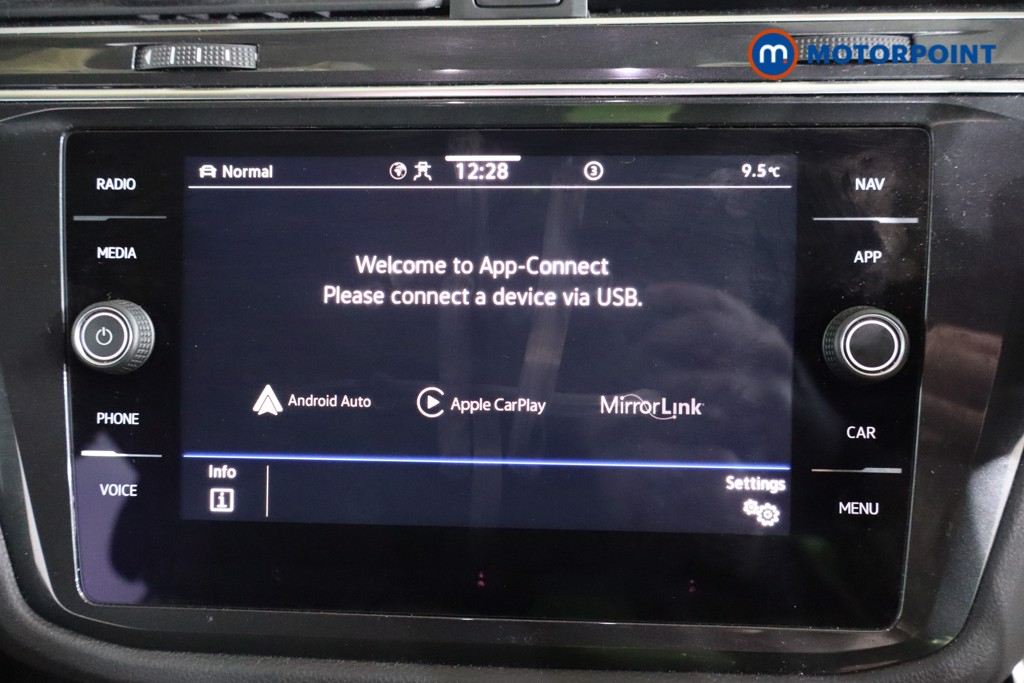 Volkswagen Tiguan R-Line Automatic Petrol SUV - Stock Number (1606631) - 9th supplementary image