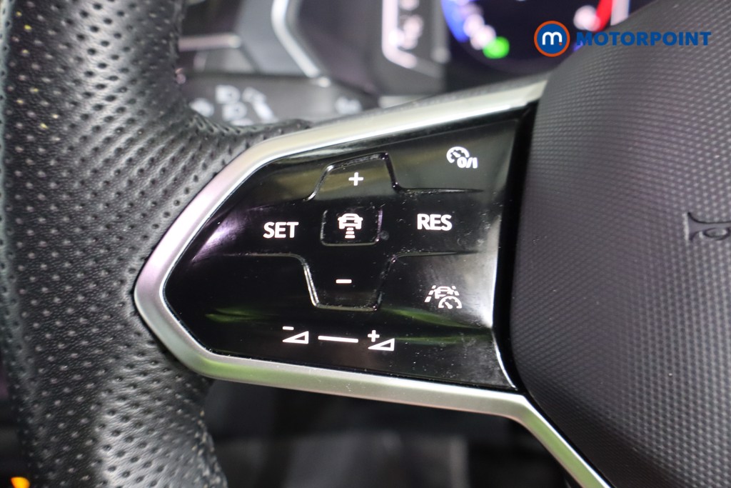 Volkswagen Tiguan R-Line Automatic Petrol SUV - Stock Number (1606631) - 13th supplementary image