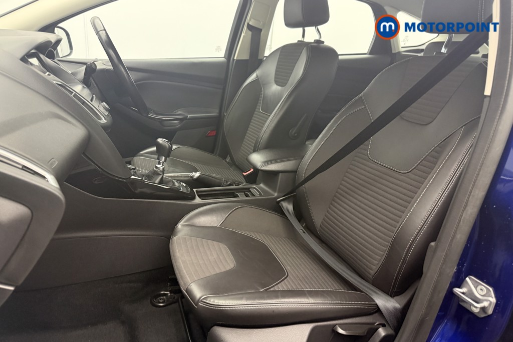 Ford Focus Titanium X Manual Petrol Hatchback - Stock Number (1607645) - 5th supplementary image