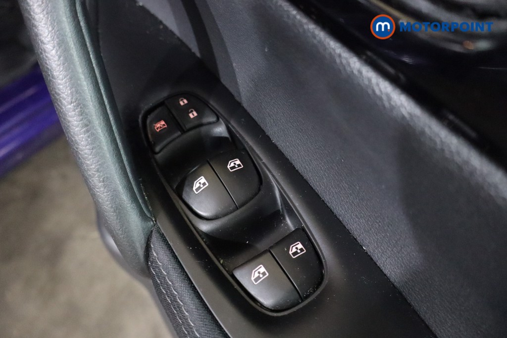 Nissan Qashqai Acenta Premium Manual Petrol SUV - Stock Number (1609111) - 17th supplementary image