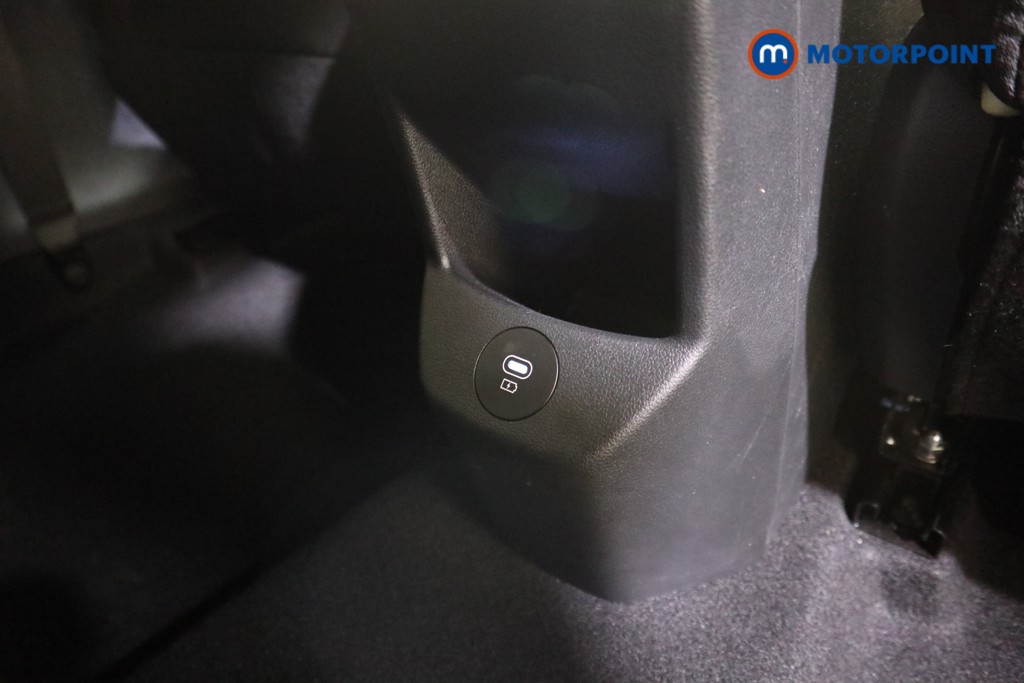 Hyundai I20 Premium Manual Petrol Hatchback - Stock Number (1610722) - 16th supplementary image