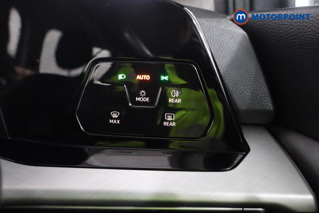 Volkswagen Golf Life Automatic Diesel Hatchback - Stock Number (1611179) - 11th supplementary image