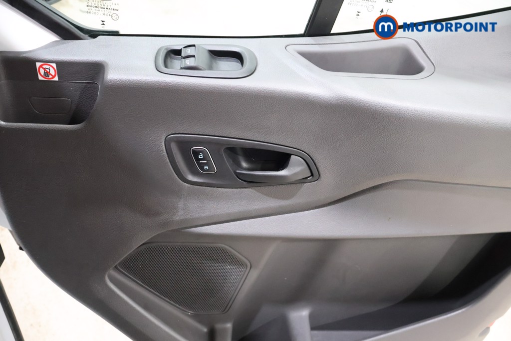 Ford Transit Limited Automatic Diesel Medium Roof Van - Stock Number (1611394) - 13th supplementary image