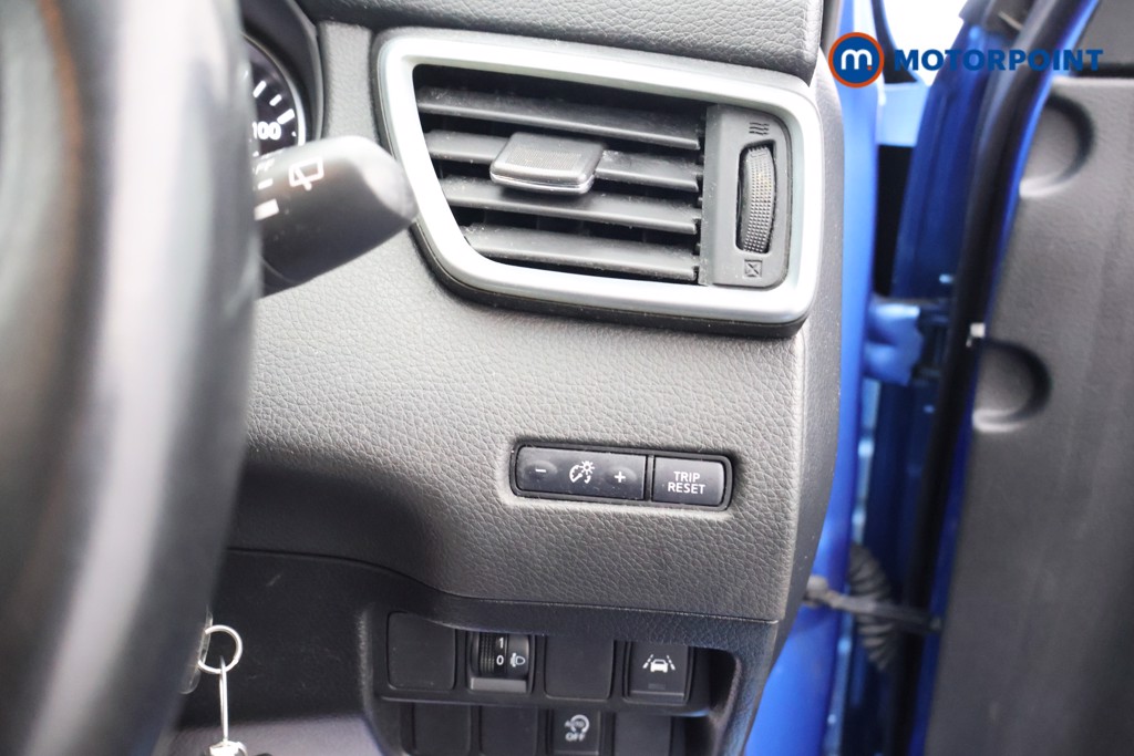 Nissan Qashqai Acenta Premium Manual Petrol SUV - Stock Number (1611804) - 7th supplementary image