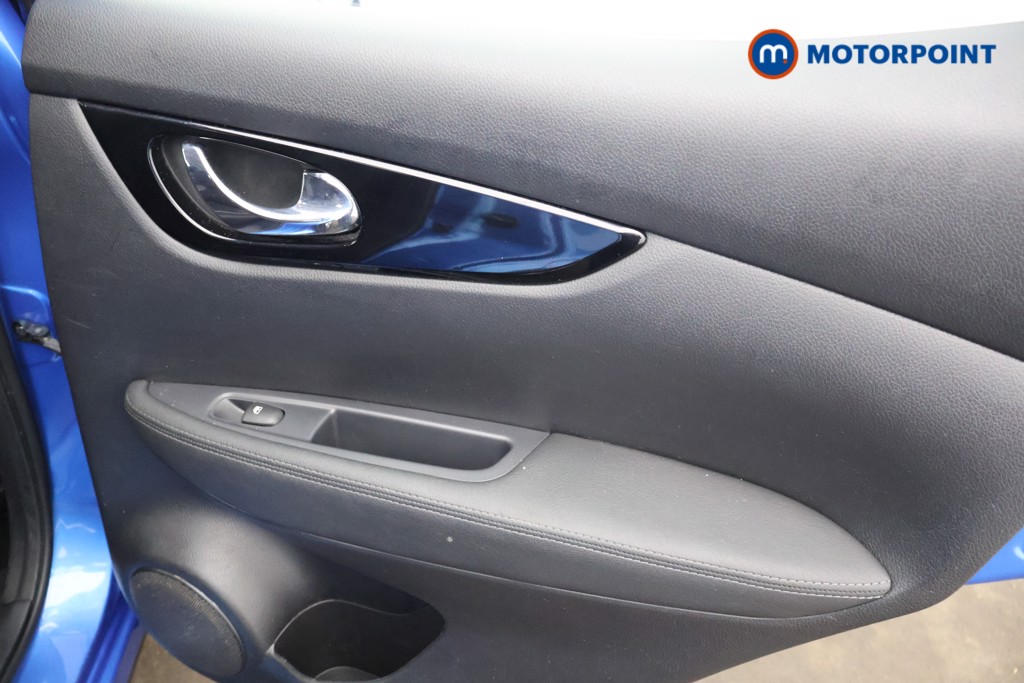 Nissan Qashqai Acenta Premium Manual Petrol SUV - Stock Number (1611804) - 17th supplementary image