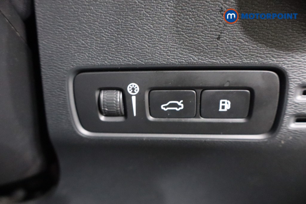 Volvo Xc40 Core Automatic Petrol Plug-In Hybrid SUV - Stock Number (1612145) - 17th supplementary image