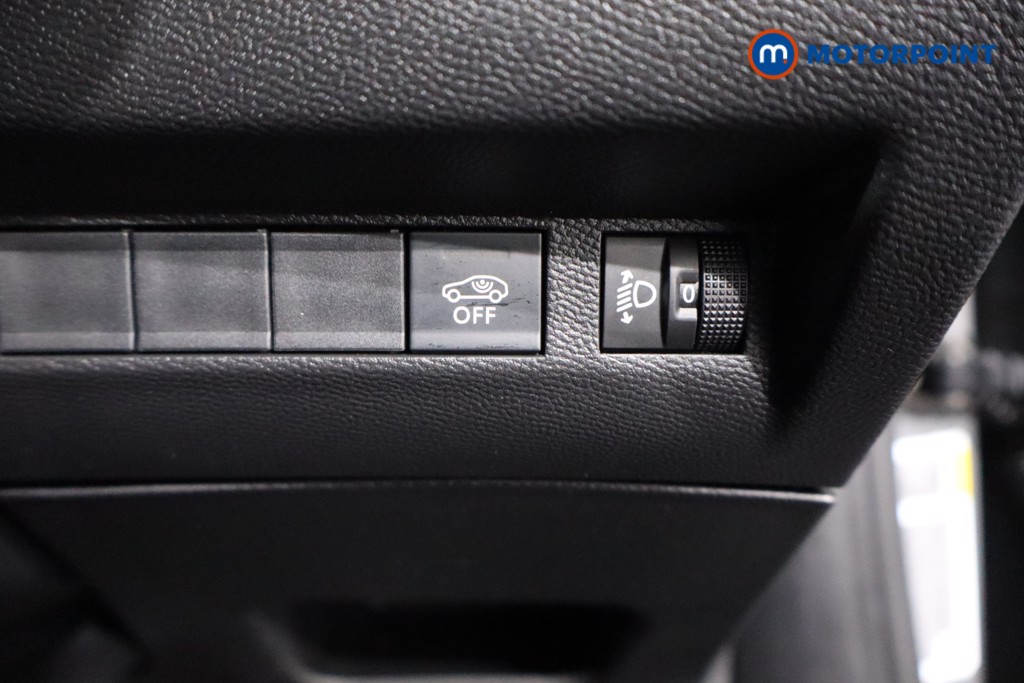 Peugeot 2008 Allure Manual Petrol SUV - Stock Number (1613100) - 21st supplementary image