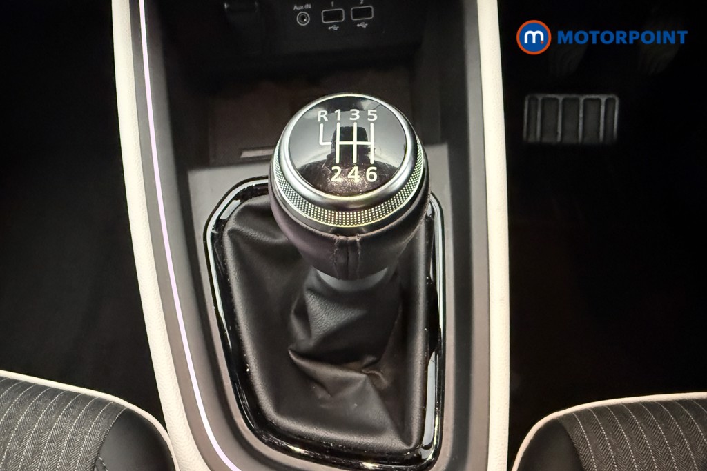 Renault Clio Techno Manual Petrol Hatchback - Stock Number (1615427) - 7th supplementary image