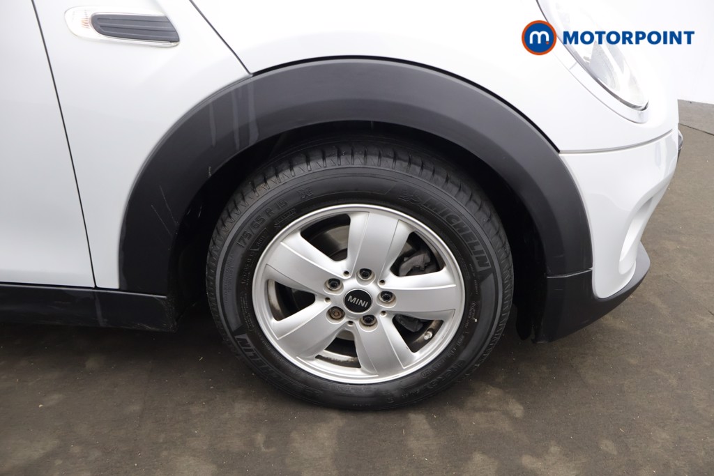 Mini Hatchback Cooper Classic Manual Petrol Hatchback - Stock Number (1615606) - 14th supplementary image