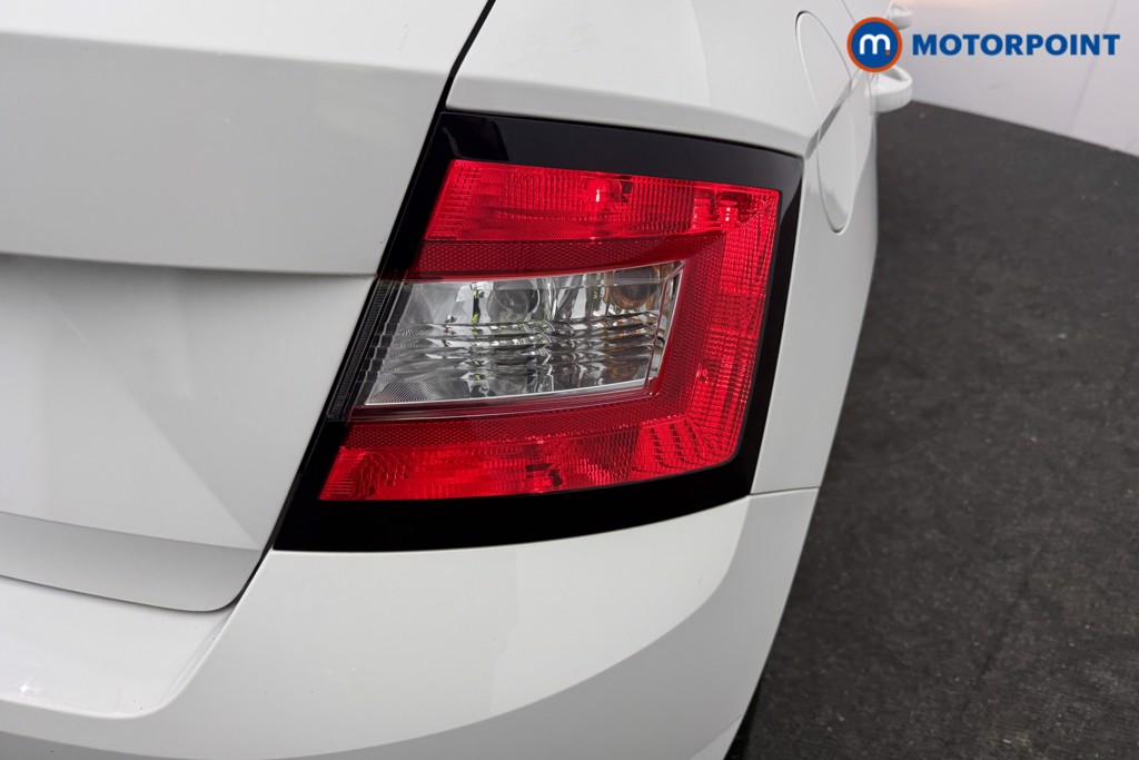 Skoda Fabia Colour Edition Manual Petrol Hatchback - Stock Number (1575692) - 17th supplementary image