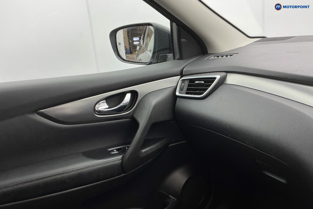 Nissan Qashqai N-Connecta Manual Diesel SUV - Stock Number (1607140) - 21st supplementary image