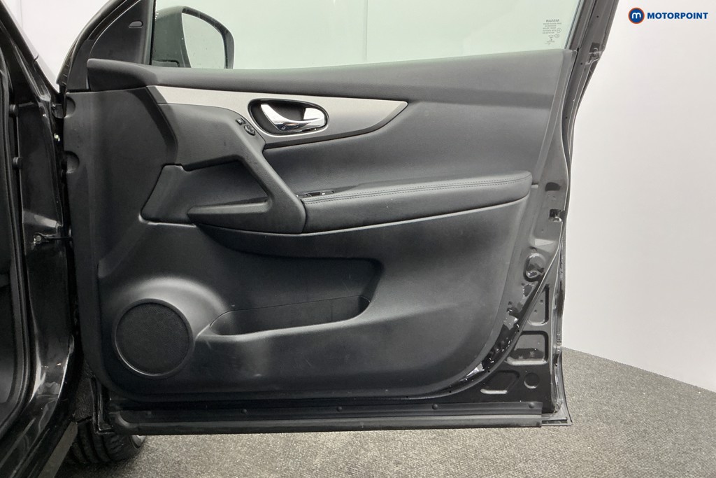 Nissan Qashqai N-Connecta Manual Diesel SUV - Stock Number (1607140) - 25th supplementary image