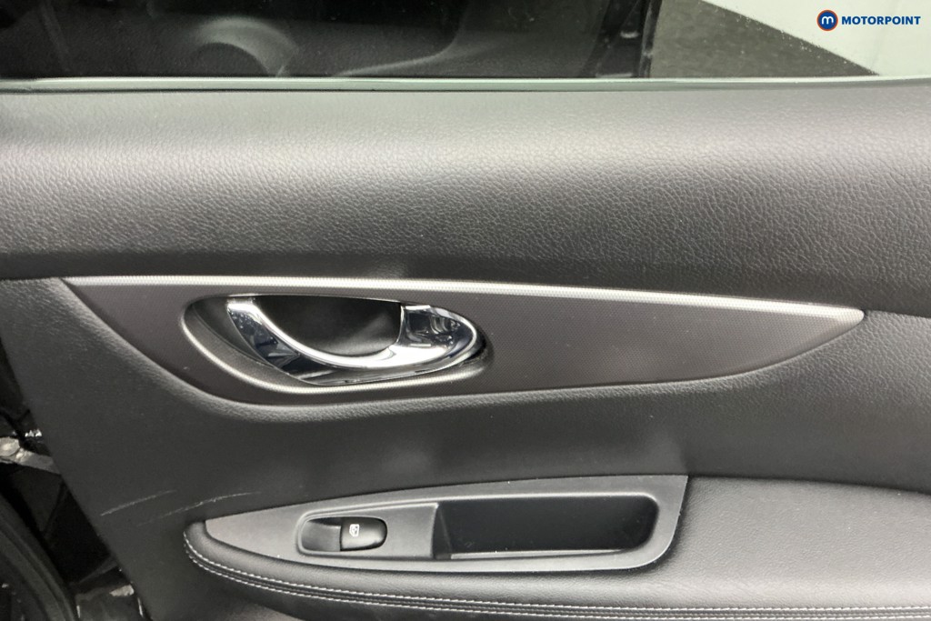 Nissan Qashqai N-Connecta Manual Diesel SUV - Stock Number (1607140) - 28th supplementary image