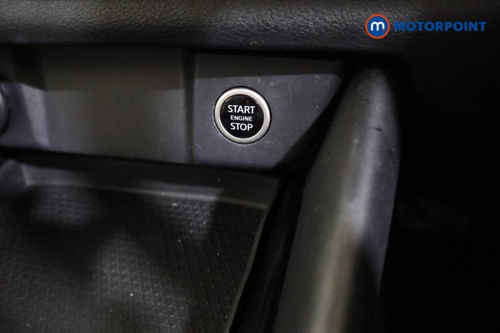 Nissan Qashqai N-Connecta Automatic Petrol SUV - Stock Number (1607590) - 9th supplementary image