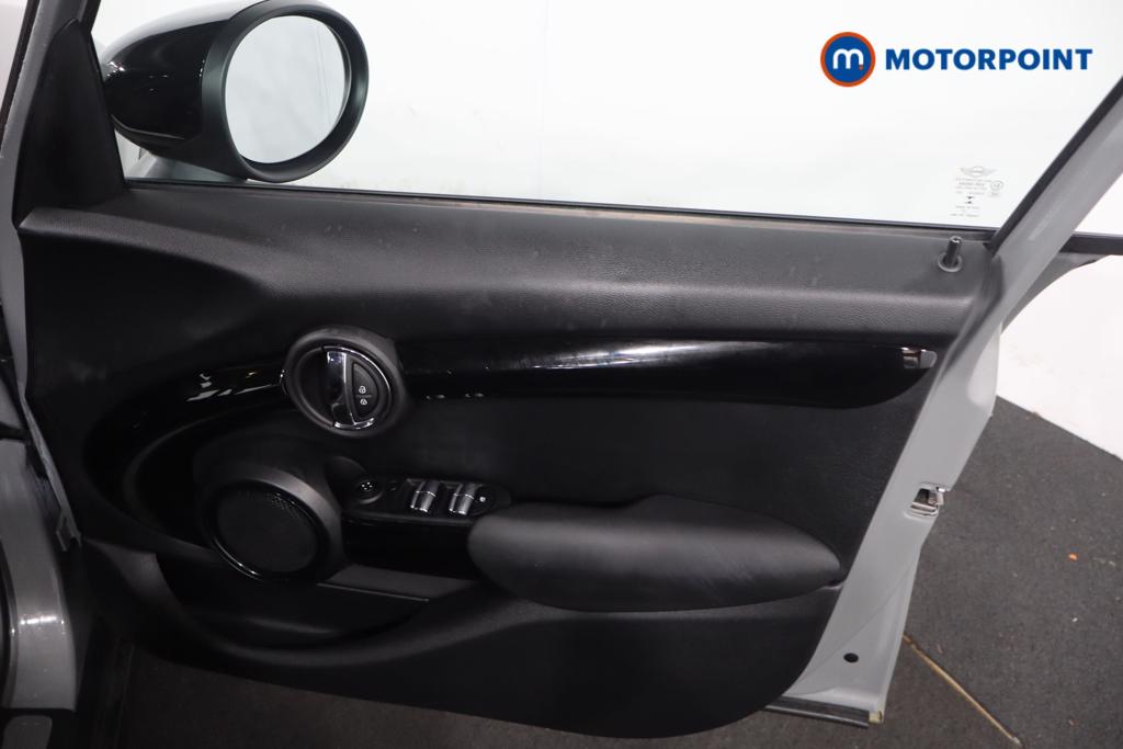 Mini Hatchback Cooper Classic Manual Petrol Hatchback - Stock Number (1607625) - 8th supplementary image