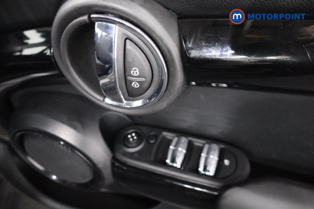 Mini Hatchback Cooper Classic Manual Petrol Hatchback - Stock Number (1607625) - 9th supplementary image