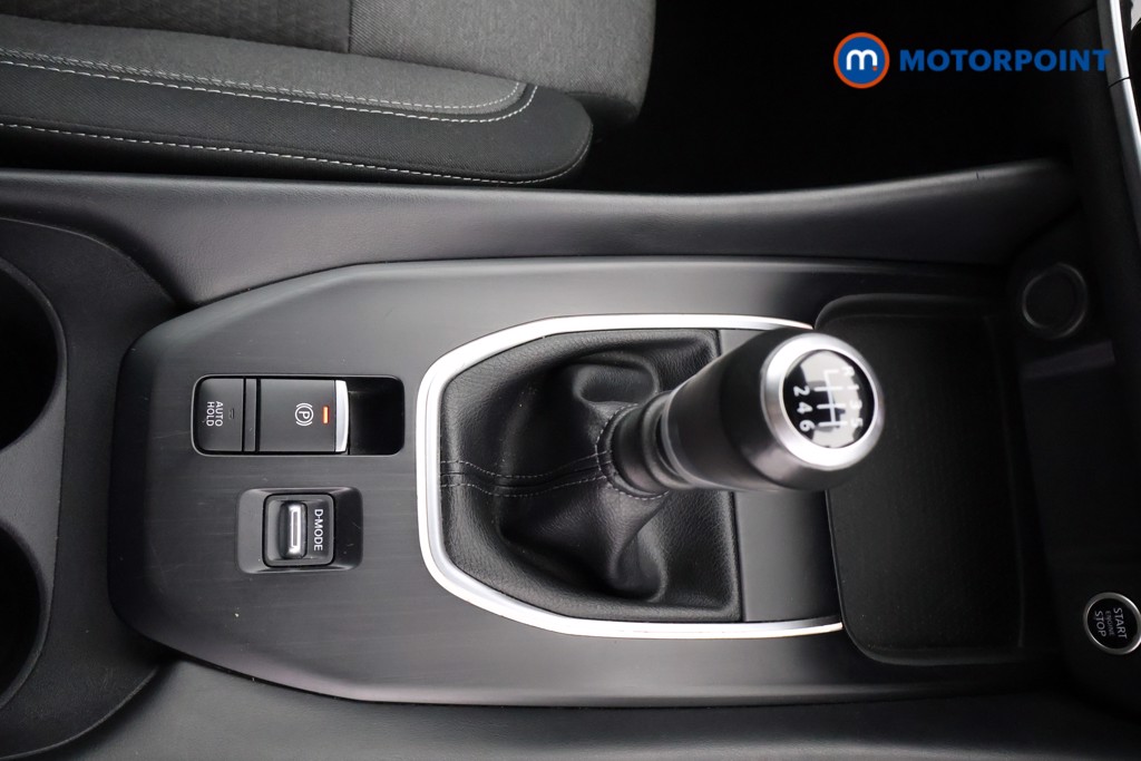 Nissan Qashqai N-Connecta Manual Petrol SUV - Stock Number (1608479) - 9th supplementary image