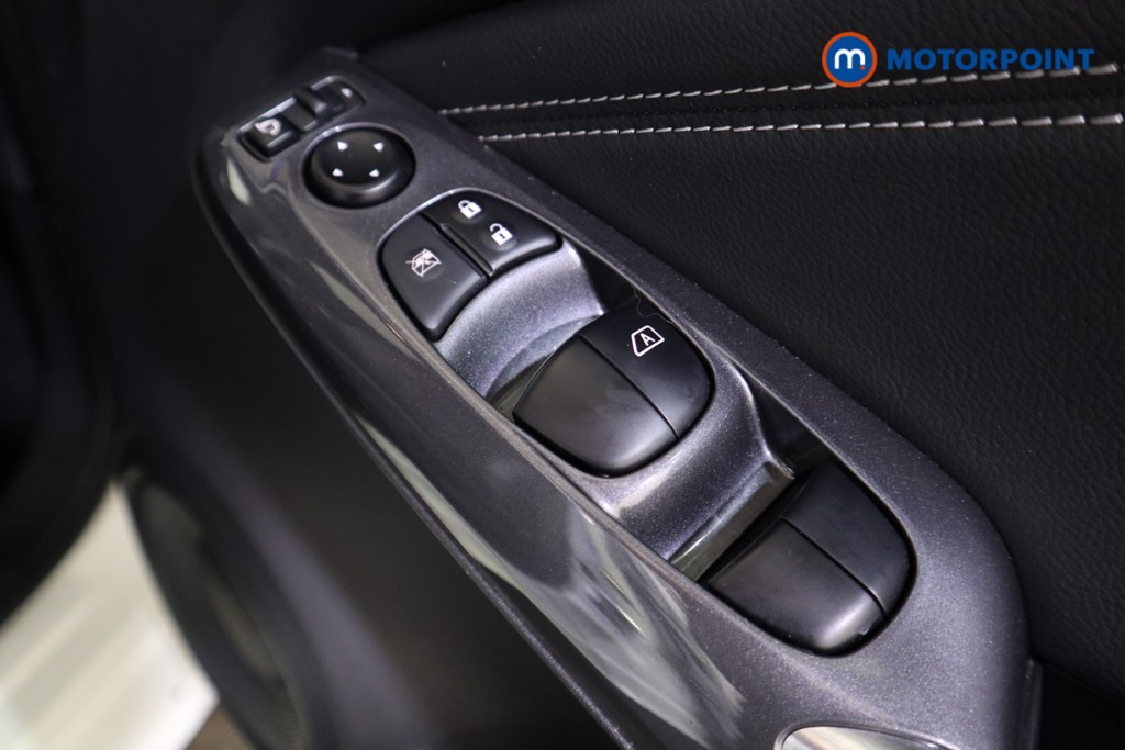 Nissan Juke N-Connecta Automatic Petrol SUV - Stock Number (1608845) - 17th supplementary image