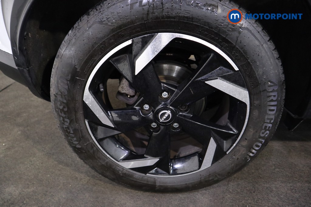 Nissan Juke N-Connecta Automatic Petrol SUV - Stock Number (1608845) - 24th supplementary image