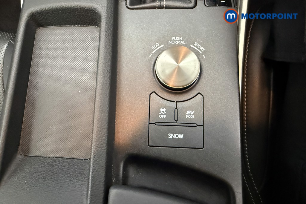 Lexus IS Executive Edition Automatic Petrol-Electric Hybrid Saloon - Stock Number (1611419) - 20th supplementary image