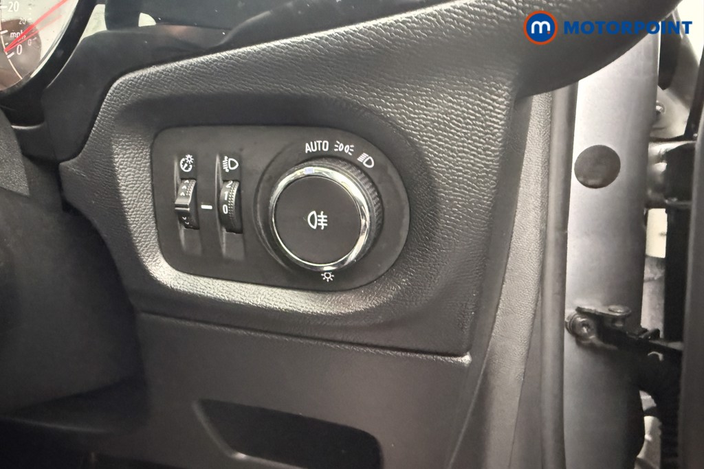 Vauxhall Corsa SE Manual Petrol Hatchback - Stock Number (1611901) - 8th supplementary image