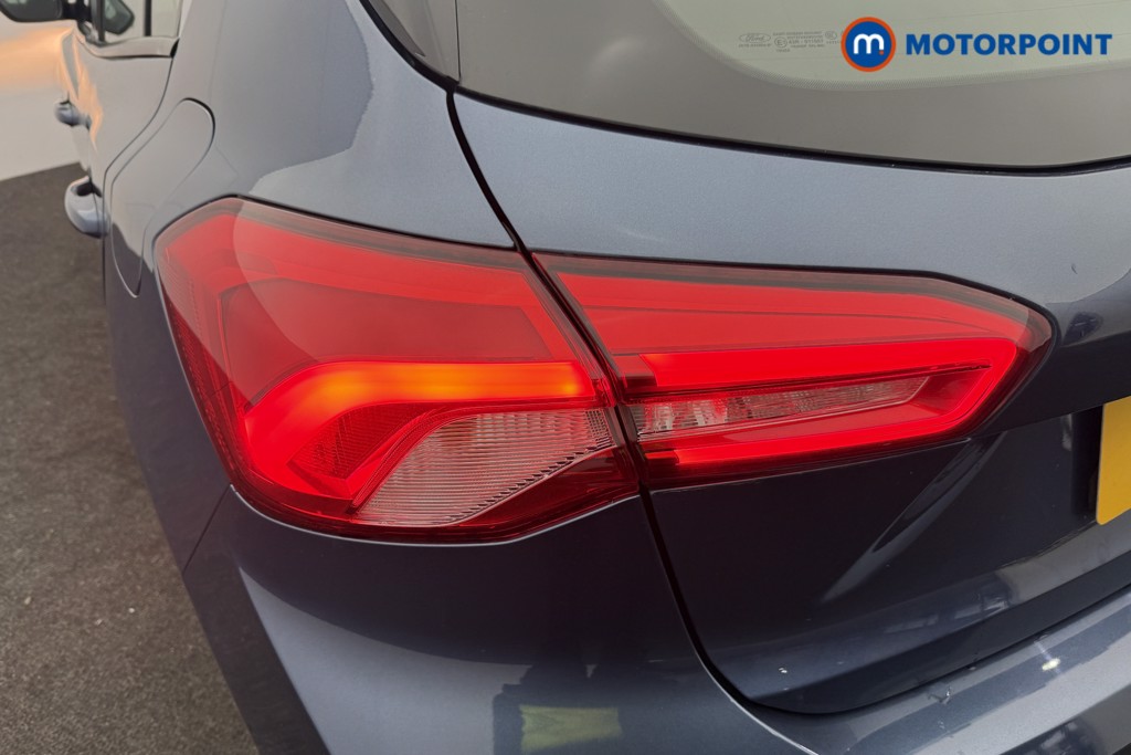 Ford Focus Titanium Automatic Petrol Hatchback - Stock Number (1612548) - 13th supplementary image