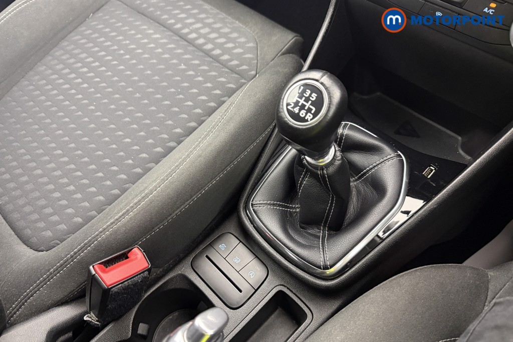 Ford Fiesta Zetec Manual Petrol Hatchback - Stock Number (1613765) - 4th supplementary image