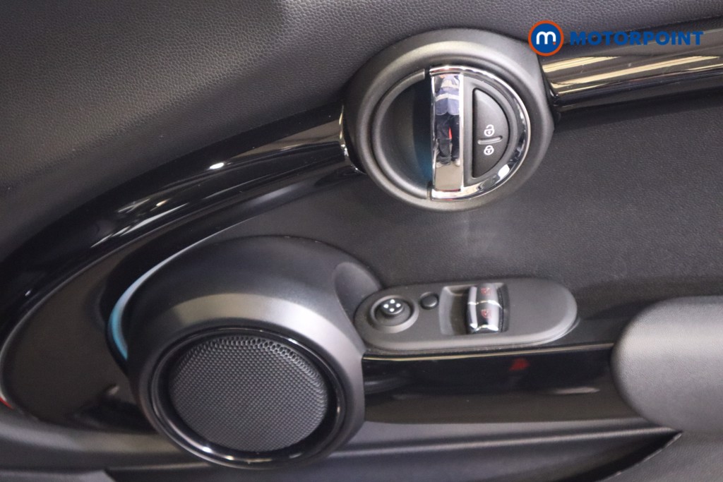 Mini Hatchback One Classic Manual Petrol Hatchback - Stock Number (1613947) - 12th supplementary image