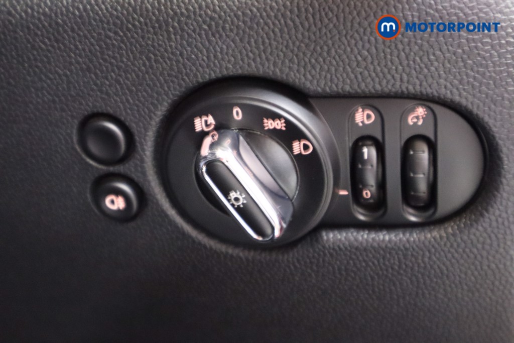 Mini Hatchback One Classic Manual Petrol Hatchback - Stock Number (1613947) - 14th supplementary image