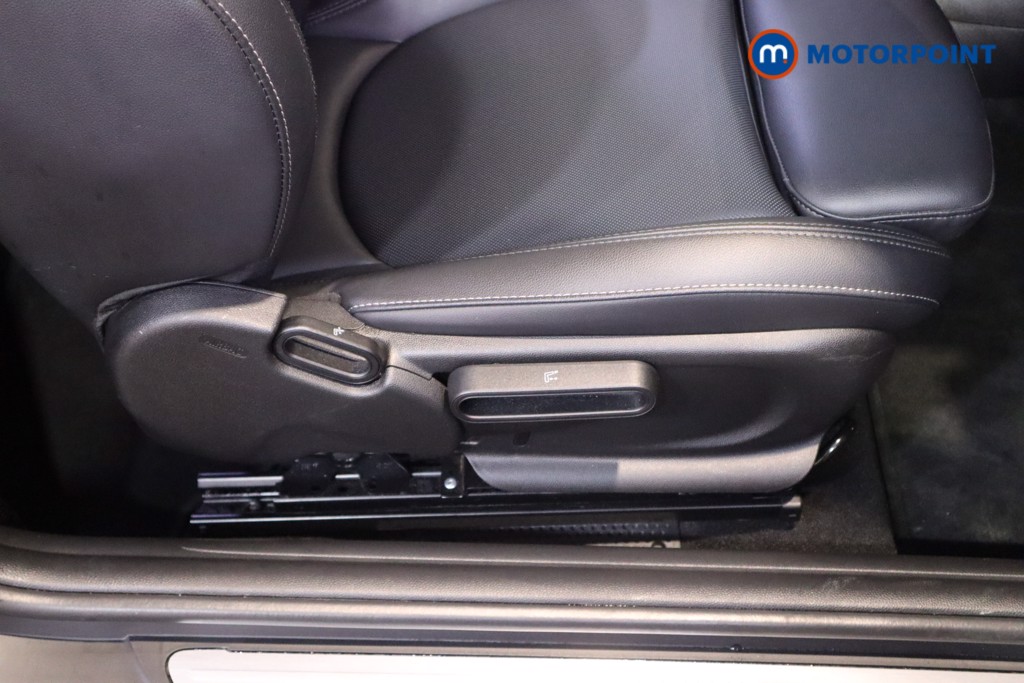 Mini Hatchback One Classic Manual Petrol Hatchback - Stock Number (1613947) - 18th supplementary image