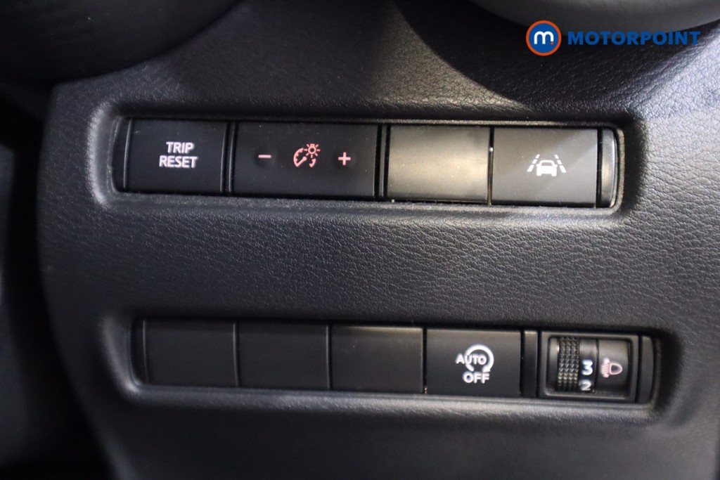 Nissan Juke N-Connecta Manual Petrol SUV - Stock Number (1607482) - 12th supplementary image