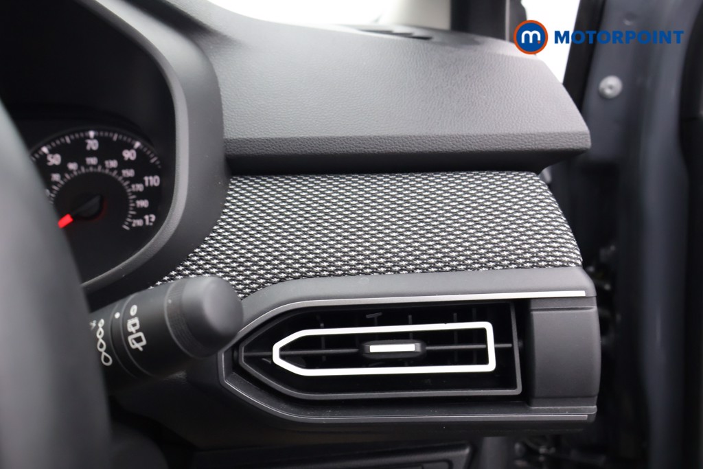 Dacia Sandero Expression Manual Petrol Hatchback - Stock Number (1608389) - 4th supplementary image