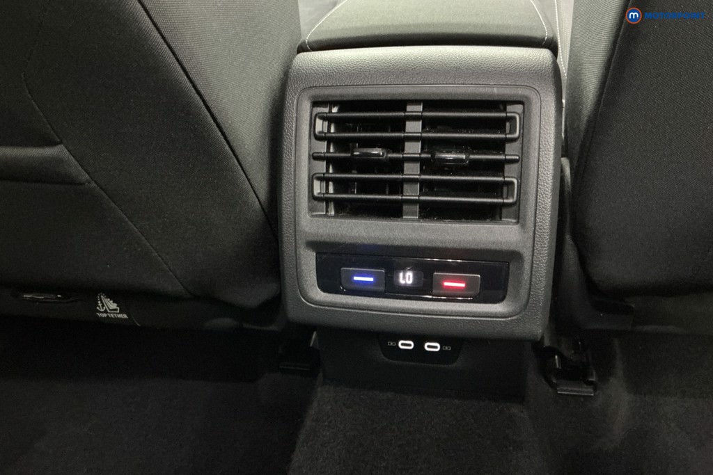 Volkswagen Golf Style Automatic Petrol Hatchback - Stock Number (1608417) - 17th supplementary image