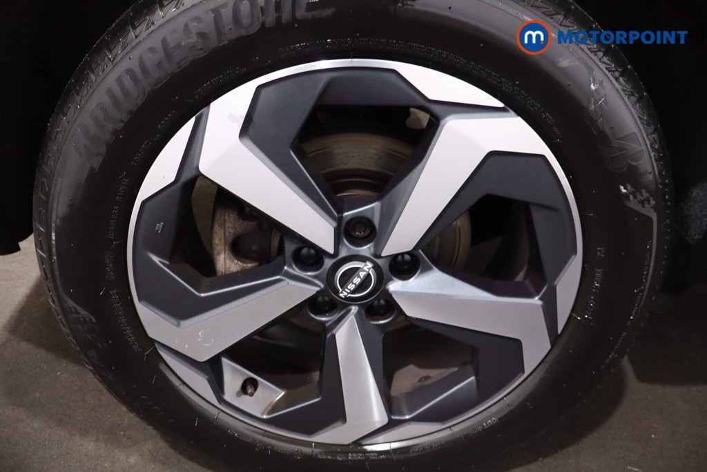 Nissan Qashqai N-Connecta Manual Petrol SUV - Stock Number (1608525) - 9th supplementary image