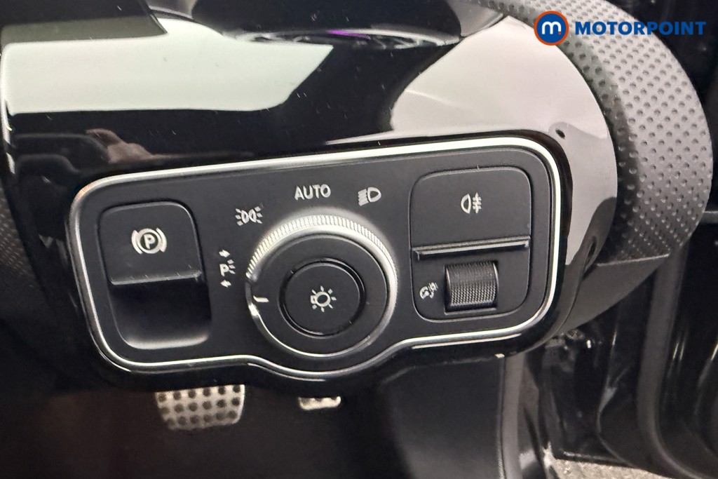 Mercedes-Benz A Class Amg Line Executive Edition Automatic Petrol Hatchback - Stock Number (1609803) - 13th supplementary image