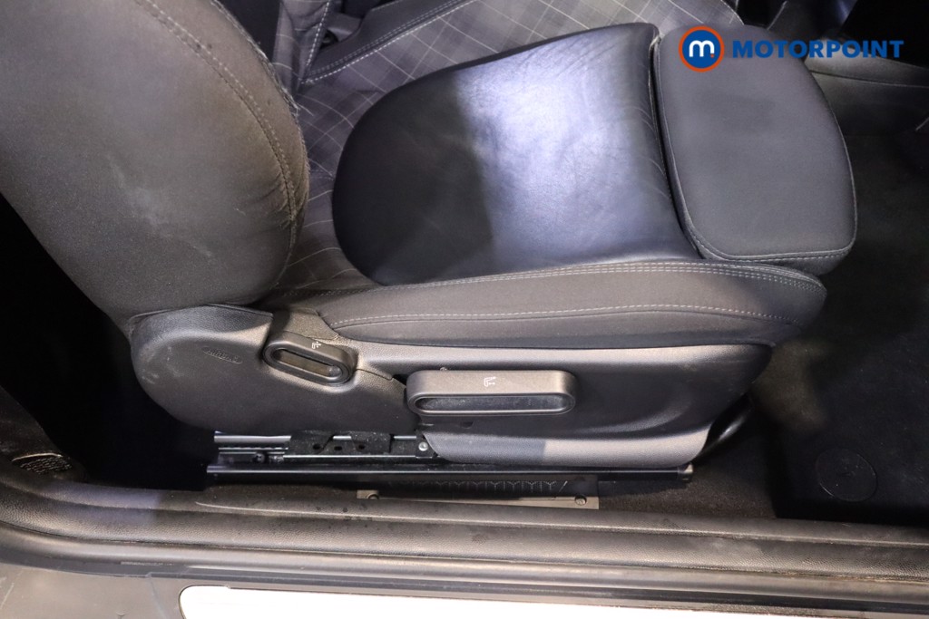 Mini Hatchback Cooper Manual Petrol Hatchback - Stock Number (1611452) - 19th supplementary image