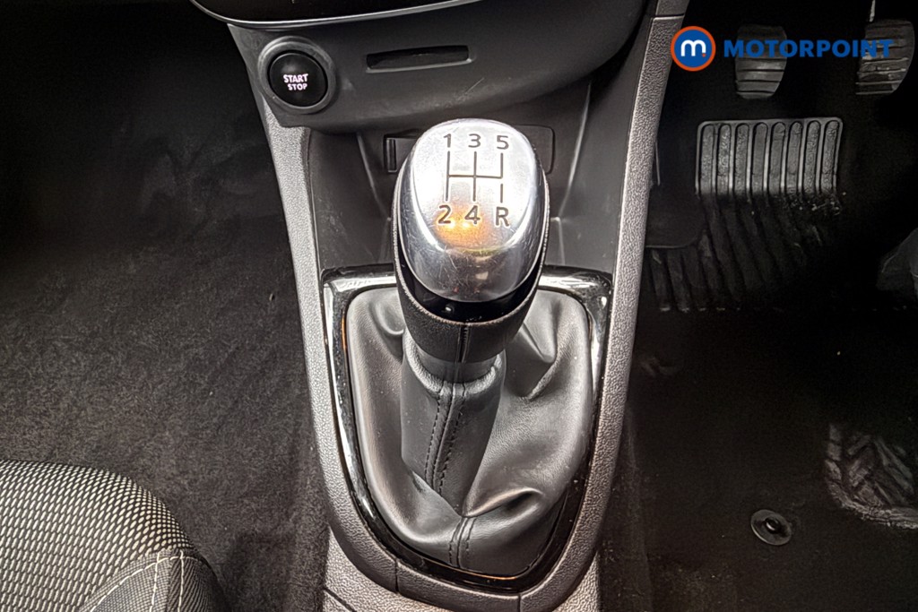 Renault Clio Play Manual Petrol Hatchback - Stock Number (1611480) - 5th supplementary image