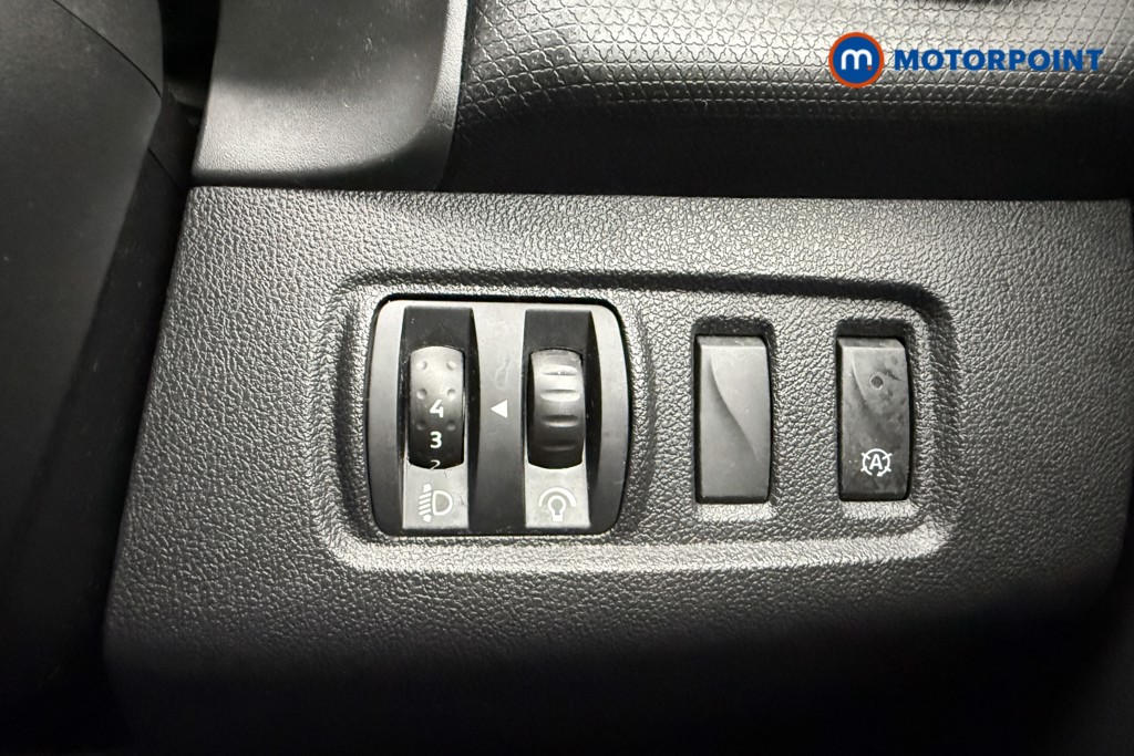 Renault Clio Play Manual Petrol Hatchback - Stock Number (1611480) - 15th supplementary image