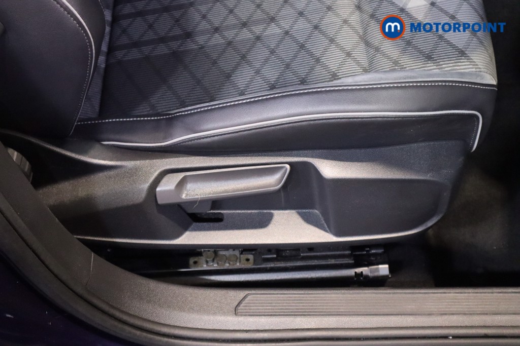 Volkswagen Golf R-Line Manual Petrol Hatchback - Stock Number (1612242) - 16th supplementary image