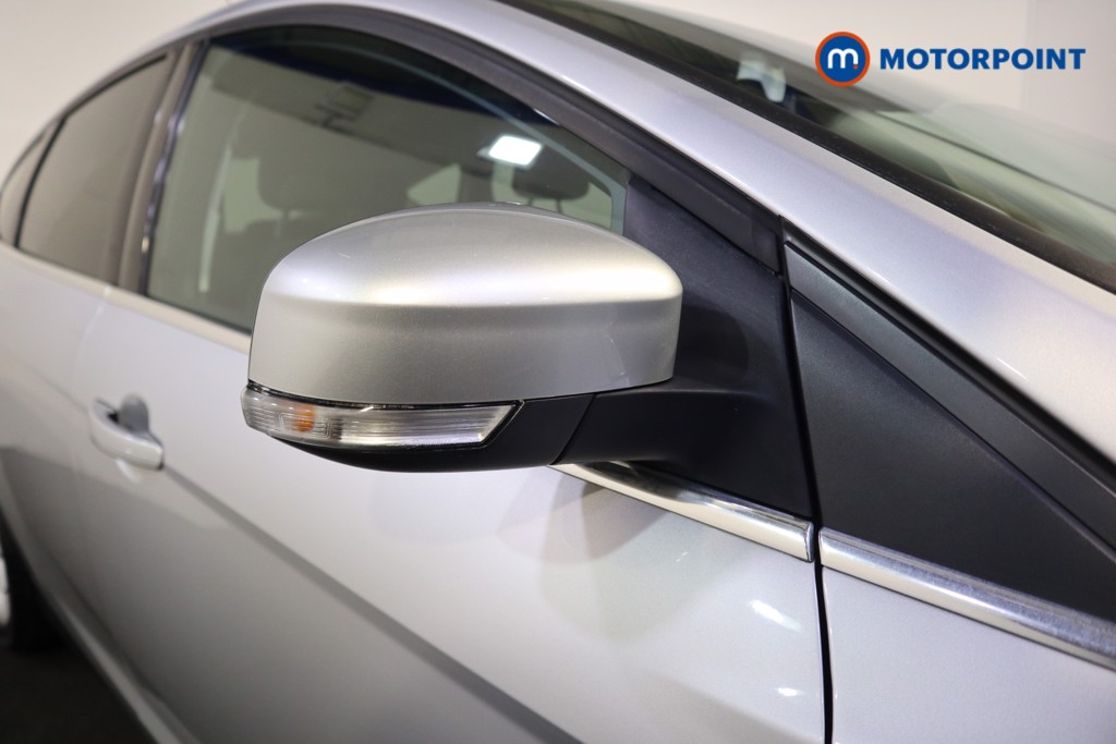 Ford Focus Titanium Manual Petrol Hatchback - Stock Number (1612516) - 30th supplementary image