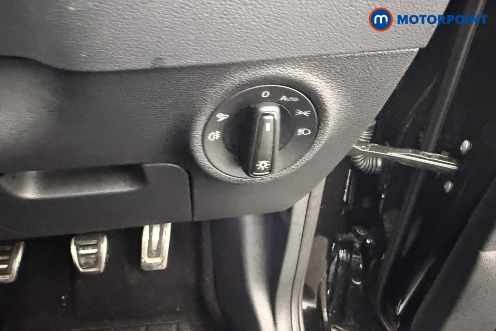 Skoda Karoq Sportline Edition Manual Petrol SUV - Stock Number (1614843) - 15th supplementary image