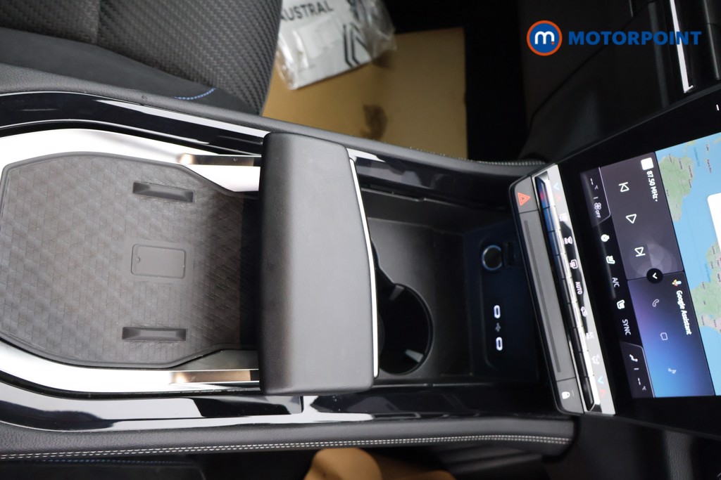 Renault Austral Techno Esprit Alpine Automatic Petrol-Electric Hybrid SUV - Stock Number (1615145) - 9th supplementary image