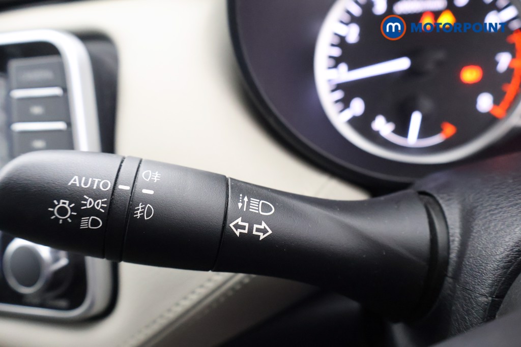 Nissan Micra Tekna Manual Petrol Hatchback - Stock Number (1615218) - 5th supplementary image