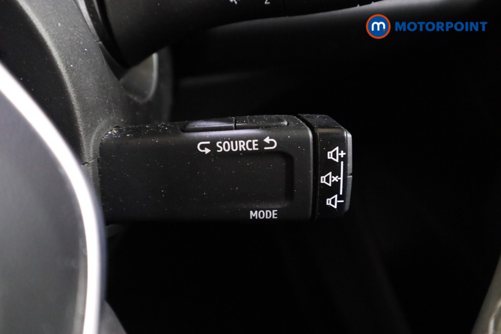 Renault Clio Iconic Edition Manual Petrol Hatchback - Stock Number (1615664) - 5th supplementary image