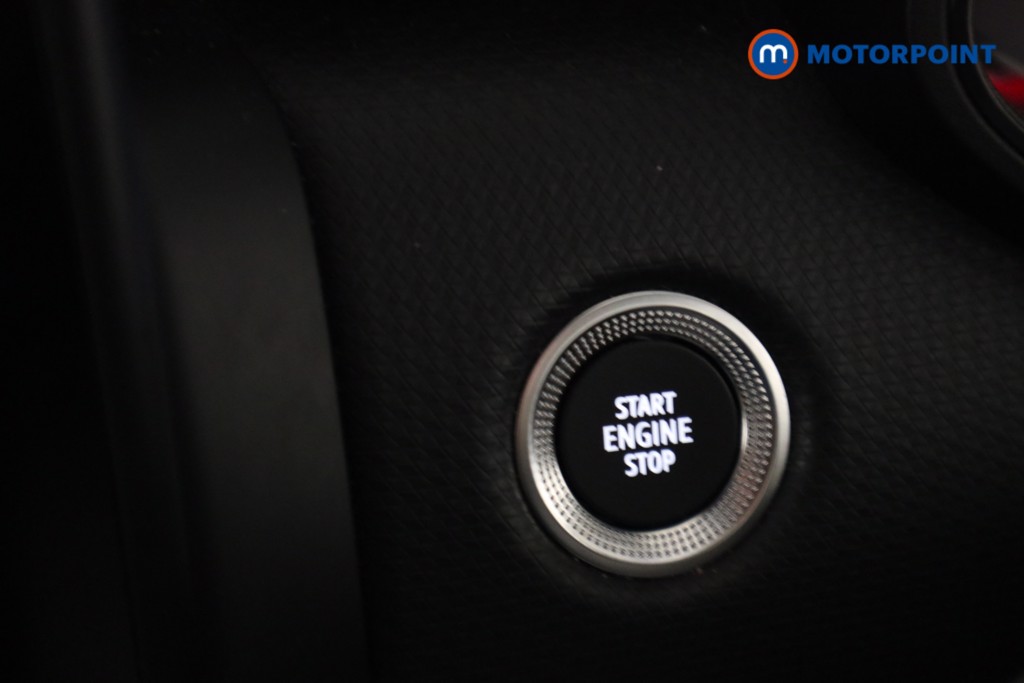 Renault Clio Iconic Edition Manual Petrol Hatchback - Stock Number (1615664) - 7th supplementary image